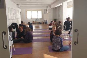 Alumnos compartiendo durante el curso de Mindfulness
