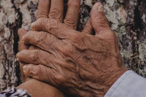 hand-7566739_1280
